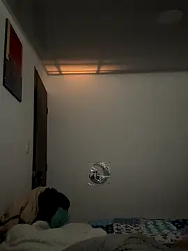 Snapshot of lucyrain_18 chatting on 11-16-25, 04:01 lucyrain 18 online show from 11-16-25, 04:01