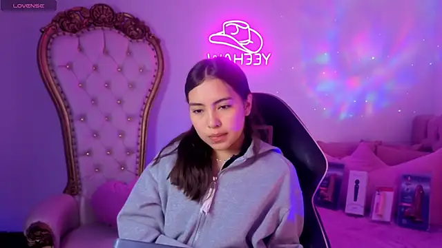 ISABELA TAY online show from 06-13-26, 11:52