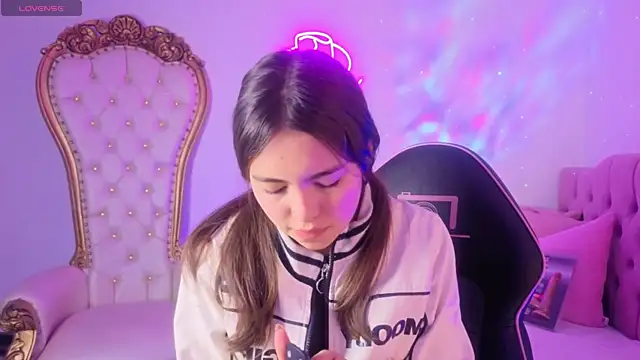 ISABELA TAY online show from 06-19-26, 11:58