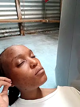 Snapshot of Beverlygurlx6 chatting on 02-18-26, 10:44 Beverlygurlx6 online show from 02-18-26, 10:44