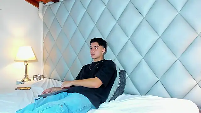 ZeusBrant online show from 03-07-26, 01:52