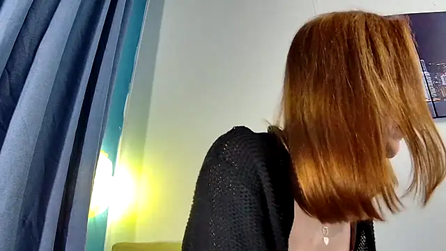 Leila cam18 online show from 06-12-26, 09:57