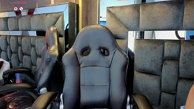 IssaJones  online show from 03-26-26, 08:58