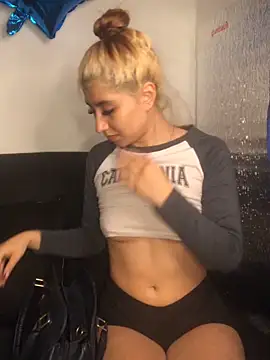 Snapshot of savannah_750 chatting on 02-14-26, 05:59 savannah 750 online show from 02-14-26, 05:59