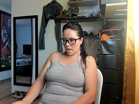 caroline 47 online show from 05-22-26, 02:01