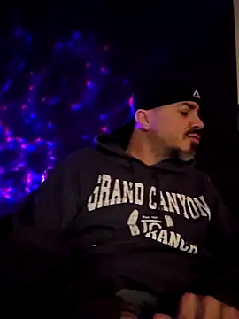 Snapshot of wilburydeznutz chatting on 11-21-25, 08:35 wilburydeznutz online show from 11-21-25, 08:35