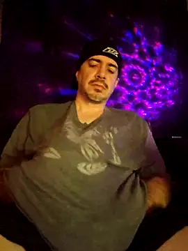 Snapshot of wilburydeznutz chatting on 02-13-26, 12:17 wilburydeznutz online show from 02-13-26, 12:17