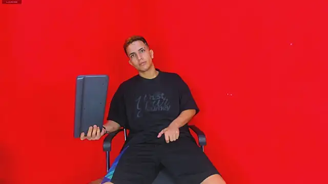 Snapshot of Kevin_Erotic chatting on 11-13-25, 12:20 Kevin Erotic online show from 11-13-25, 12:20