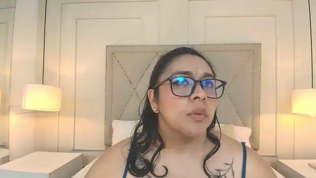 ViickyLee online show from 05-09-26, 02:22