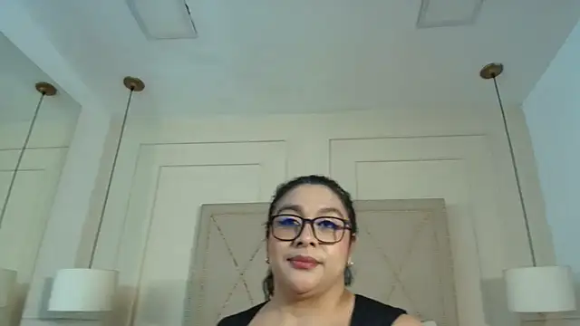 ViickyLee online show from 06-27-26, 12:22