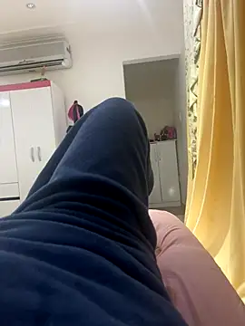 Snapshot of olicaroo chatting on 11-26-25, 02:40 olicaroo online show from 11-26-25, 02:40