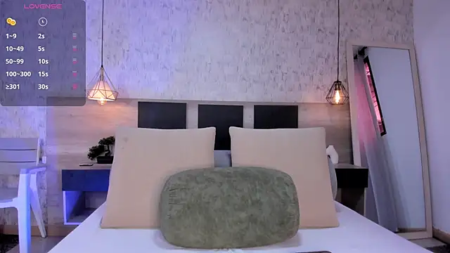 Sasha Wolff online show from 06-25-26, 01:59