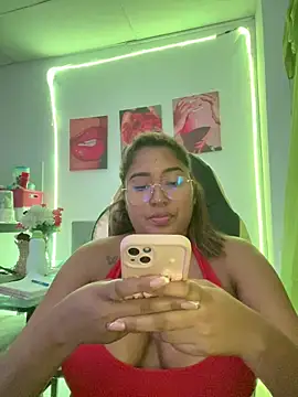 Snapshot of morena-2025 chatting on 05-28-26, 02:20 morena-2025 online show from 05-28-26, 02:20