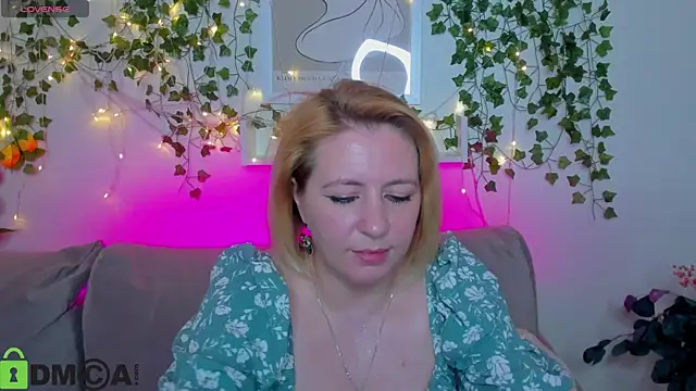 Snapshot of miss_lisaaa chatting on 11-15-25, 02:53 miss lisaaa online show from 11-15-25, 02:53