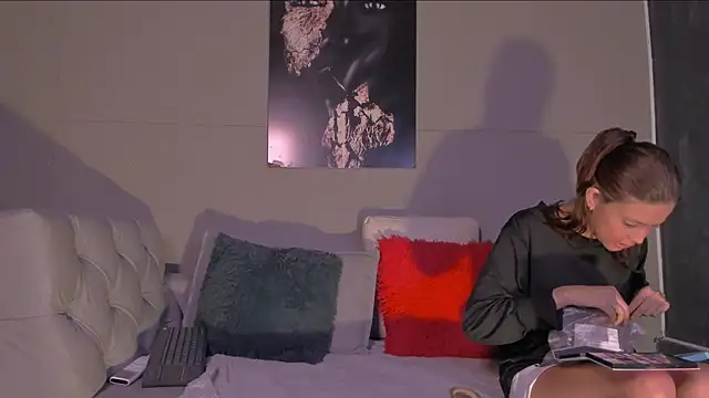nicolvibes 212 online show from 06-21-26, 07:38