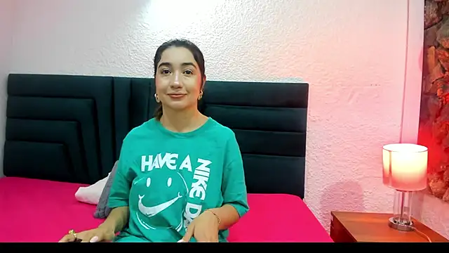 VictoriaRouge  online show from 01-18-26, 04:05