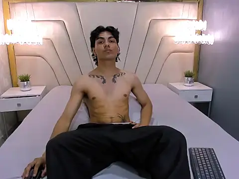 MattFiore online show from 11-28-25, 06:10