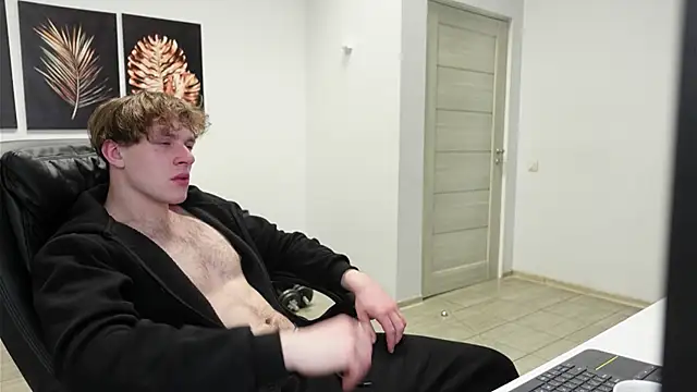 Snapshot of Charles_Dreams chatting on 02-14-26, 06:37 Charles Dreams online show from 02-14-26, 06:37