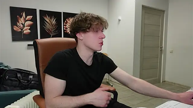 Snapshot of Charles_Dreams chatting on 03-05-26, 08:49 Charles Dreams online show from 03-05-26, 08:49