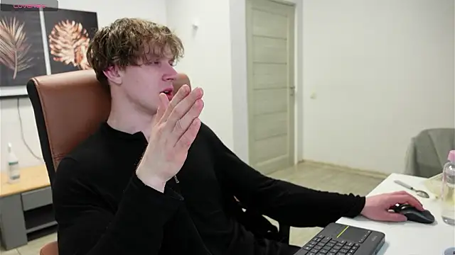 Snapshot of Charles_Dreams chatting on 03-16-26, 03:12 Charles Dreams online show from 03-16-26, 03:12