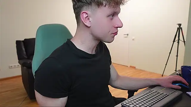 Snapshot of Charles_Dreams chatting on 04-03-26, 10:41 Charles Dreams online show from 04-03-26, 10:41