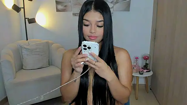 haileyflorez  online show from 05-02-26, 04:45