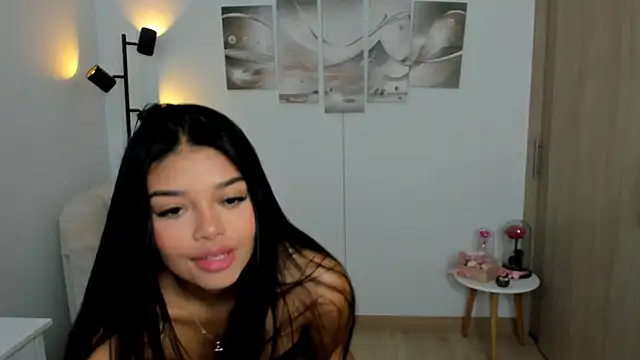 haileyflorez  online show from 05-06-26, 02:55