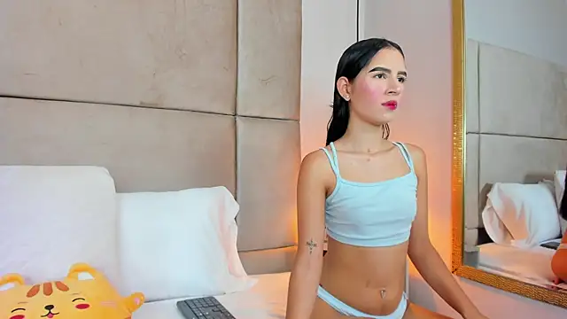 Snapshot of angelaG1 chatting on 06-26-26, 04:06 angelaG1 online show from 06-26-26, 04:06