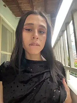 Isabella Hillss online show from 11-18-25, 09:08