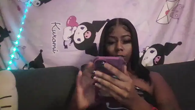 Snapshot of Mistresslucyxxx chatting on 11-27-25, 03:52 Mistresslucyxxx online show from 11-27-25, 03:52