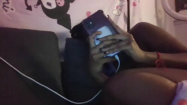 Snapshot of Mistresslucyxxx chatting on 12-02-25, 12:05 Mistresslucyxxx online show from 12-02-25, 12:05