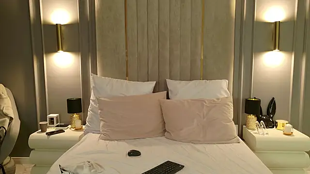 Snapshot of RileyHeaven chatting on 11-15-25, 09:32 RileyHeaven online show from 11-15-25, 09:32