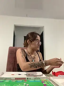 Snapshot of Aley_14 chatting on 11-15-25, 01:03 Aley 14 online show from 11-15-25, 01:03