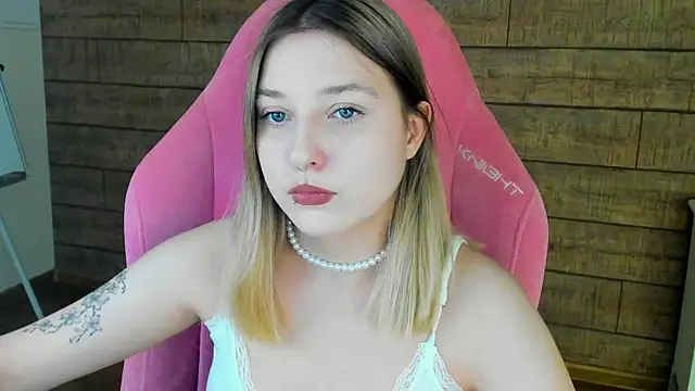 TinnaBurton online show from 05-06-26, 04:23