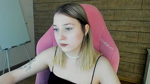 TinnaBurton online show from 05-10-26, 04:23