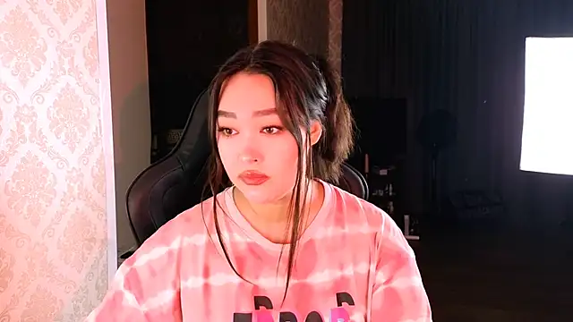 Emma Uilson online show from 11-25-25, 10:26