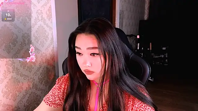 Emma Uilson online show from 12-17-25, 02:06