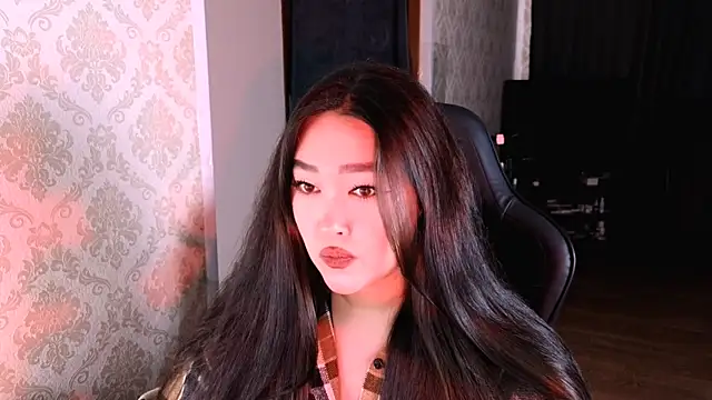 Emma Uilson online show from 12-23-25, 05:16