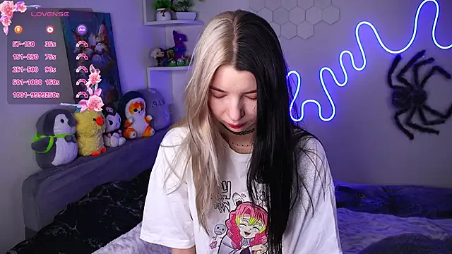 Snapshot of Emmie_shy chatting on 04-10-26, 08:46 Emmie shy online show from 04-10-26, 08:46