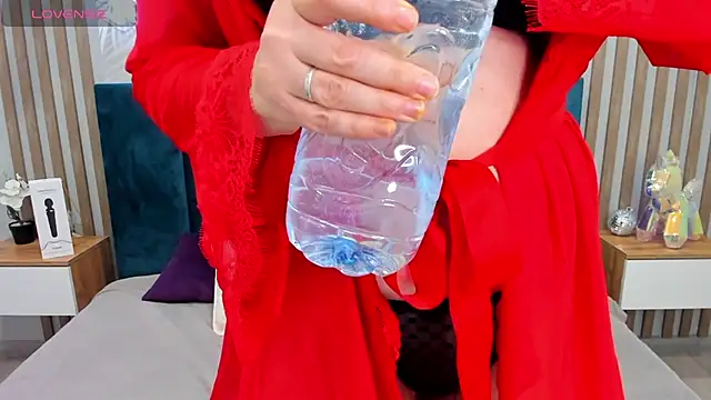 Valerie King online show from 11-16-25, 01:55