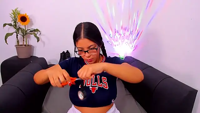 evelisse  online show from 12-22-25, 03:47