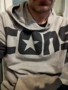 Snapshot of platone09 chatting on 12-14-25, 08:57 platone09 online show from 12-14-25, 08:57