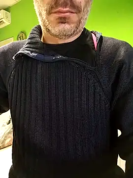 Snapshot of platone09 chatting on 12-16-25, 01:49 platone09 online show from 12-16-25, 01:49