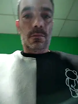 Snapshot of platone09 chatting on 12-19-25, 01:51 platone09 online show from 12-19-25, 01:51