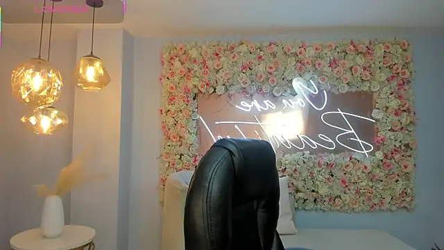 Snapshot of SophieLanne chatting on 02-12-26, 04:18 SophieLanne online show from 02-12-26, 04:18