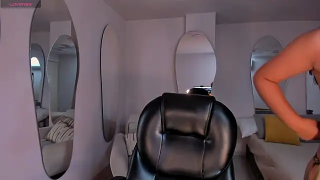 Snapshot of SophieLanne chatting on 03-08-26, 03:43 SophieLanne online show from 03-08-26, 03:43