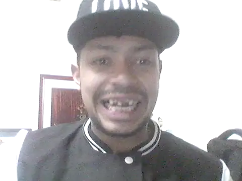 Snapshot of louishotlatinboy chatting on 11-17-25, 05:24 louishotlatinboy online show from 11-17-25, 05:24