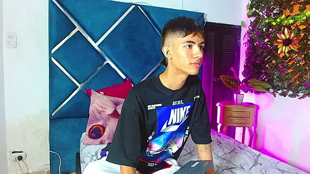 Snapshot of JamesConnor001 chatting on 11-17-25, 07:19 JamesConnor001 online show from 11-17-25, 07:19