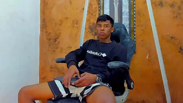 Snapshot of black_sweet_22 chatting on 11-17-25, 03:45 black sweet 22 online show from 11-17-25, 03:45