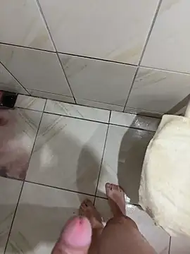 Snapshot of Reidelas20255 chatting on 11-18-25, 10:14 Reidelas20255 online show from 11-18-25, 10:14